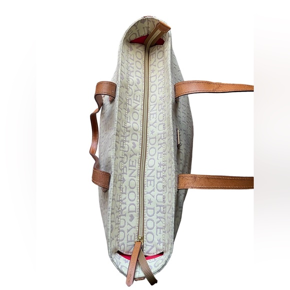 Dooney and Bourke tote bag - Picture 2 of 11